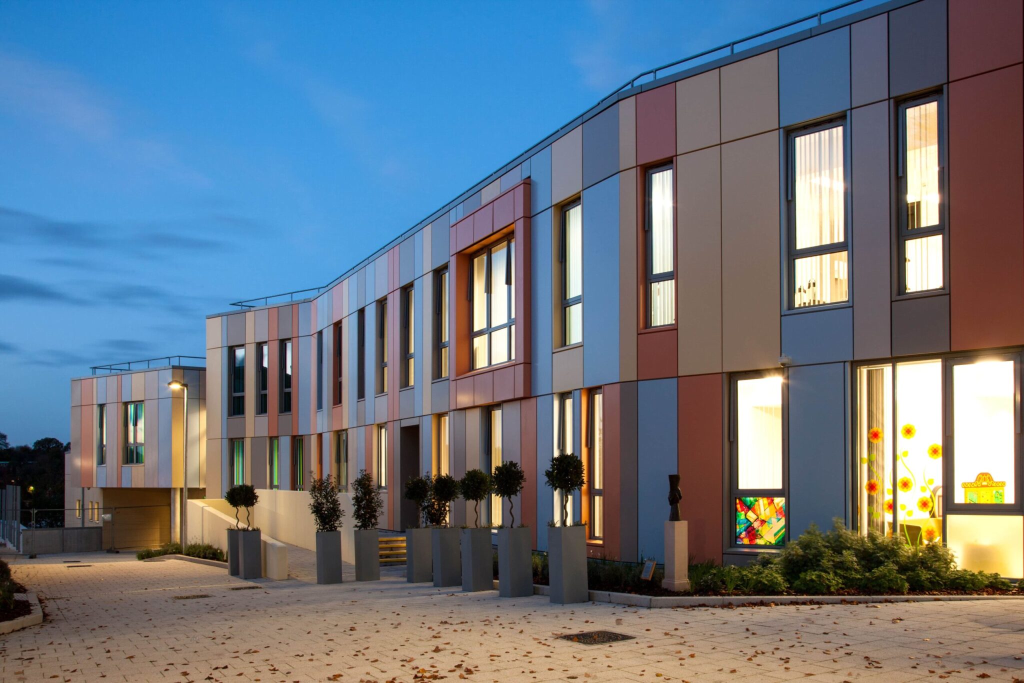 Farnham Road Hospital using Optima FC Secret Fix system , manufactured in 3.0mm, 3103 grade aluminium for rainscreen cladding panels and window pods.