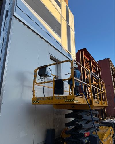 8. Water Penetration - Hose. High-pressure water is sprayed onto the façade to reveal potential leaks under realistic driving rain conditions 8. Water Penetration - Hose. High-pressure water is sprayed onto the façade to reveal potential leaks under realistic driving rain conditions